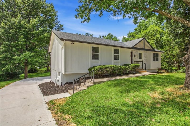 3702 NE Grant St, Lee's Summit, MO 64064