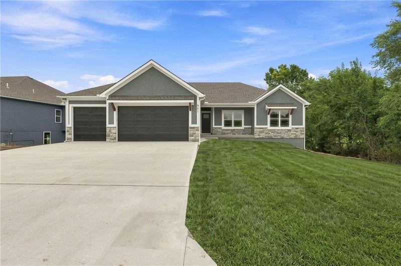 901 Captain Merriman Dr, Freeman, MO 64746