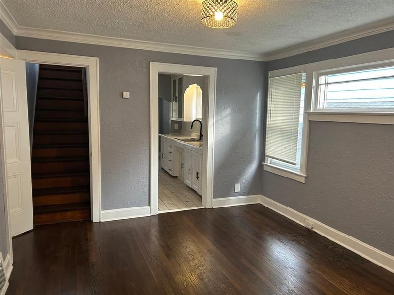 4129 College Ave, Kansas City, MO 64130
