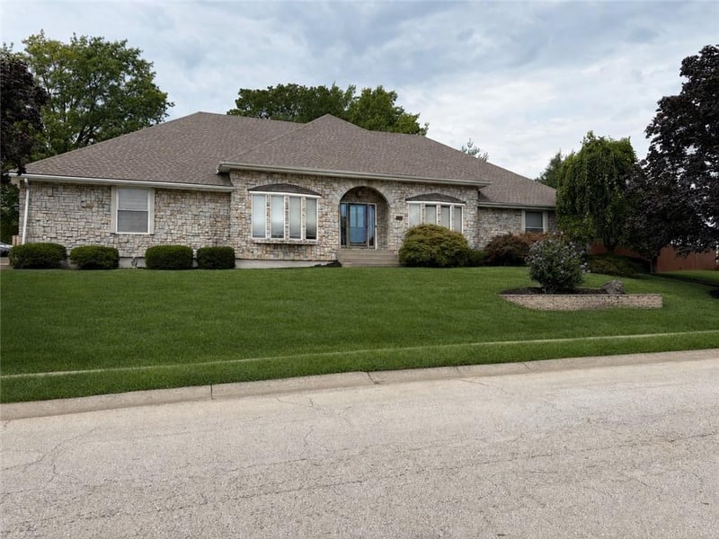 7000 N Agnes St, Gladstone, MO 64119