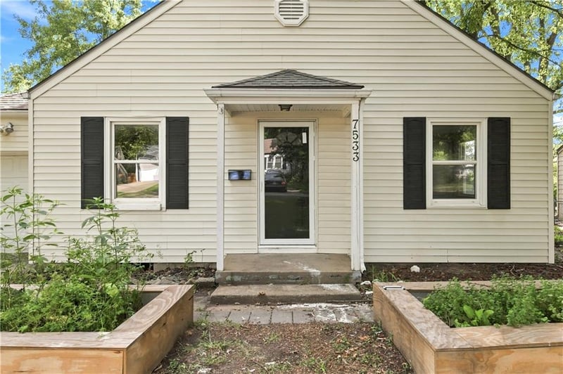 7533 Marty St, Overland Park, KS 66204