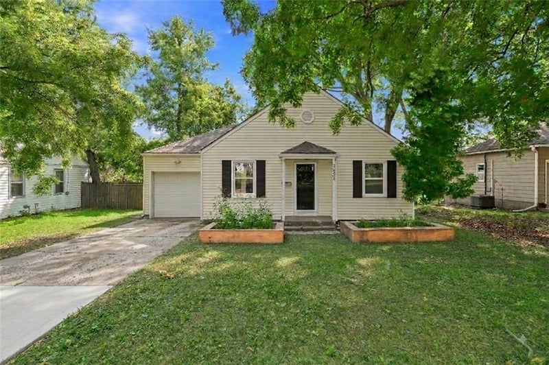 7533 Marty St, Overland Park, KS 66204