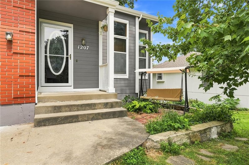 1207 SW Eastman Ct, Blue Springs, MO 64015