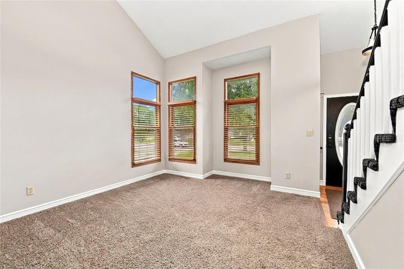 1207 SW Eastman Ct, Blue Springs, MO 64015
