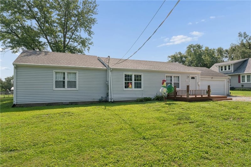 909 Daisy St, Sweet Springs, MO 65351