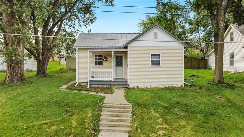 204 W Pearl St, Savannah, MO 64485