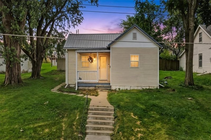 204 W Pearl St, Savannah, MO 64485
