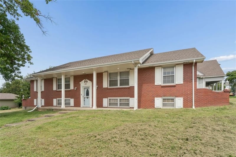 101 W Insley Ave, Bonner Springs, KS 66012