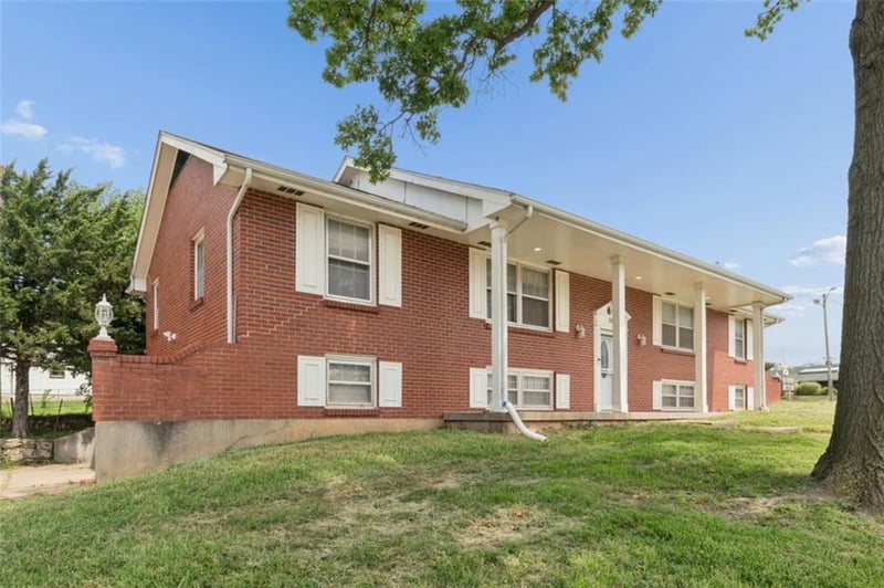 101 W Insley Ave, Bonner Springs, KS 66012
