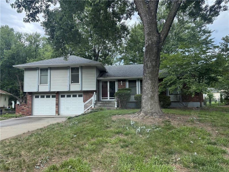 6206 Hallet St, Shawnee, KS 66216