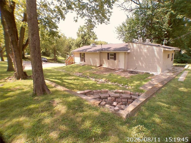 11406 E 10th St S, Independence, MO 64054