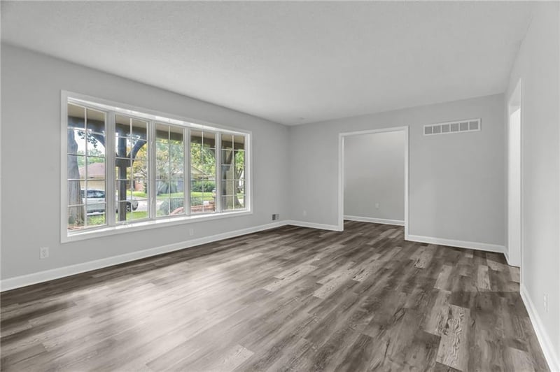 1235 SW Horizon Dr, Blue Springs, MO 64015