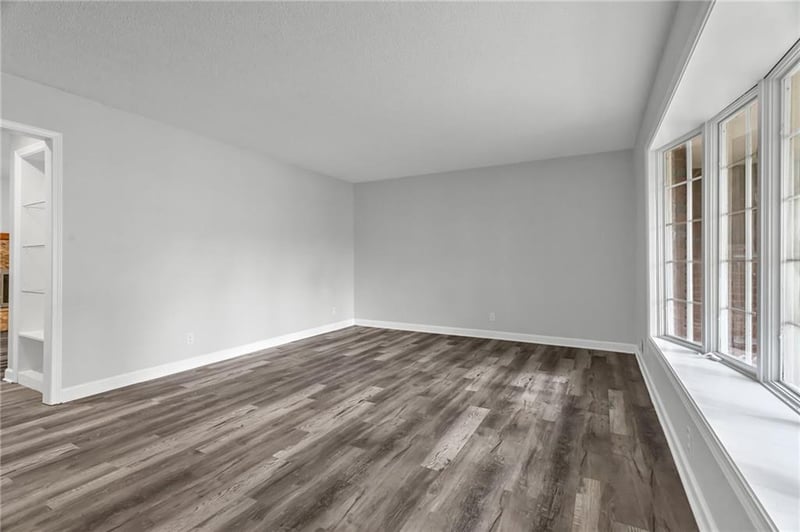 1235 SW Horizon Dr, Blue Springs, MO 64015