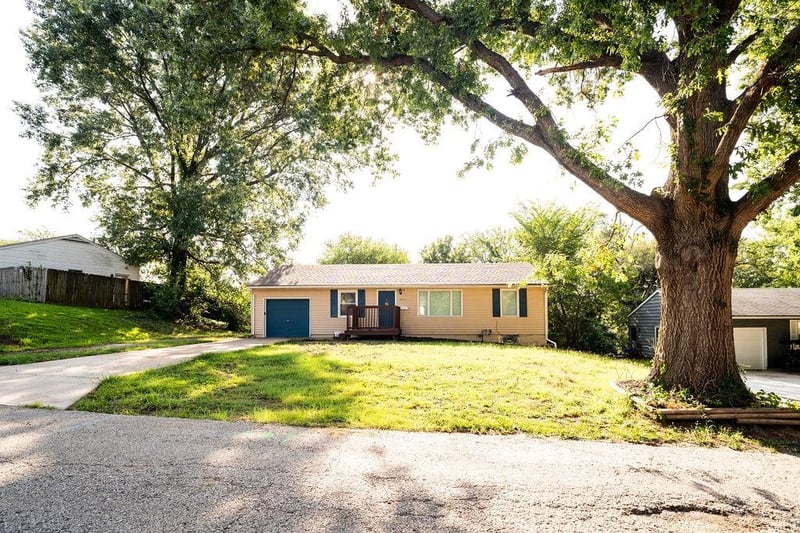10010 Bellaire Ave, Kansas City, MO 64134