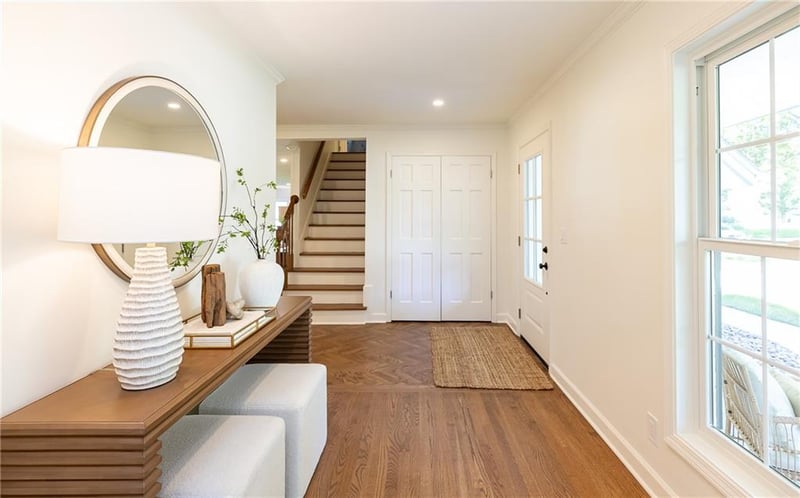9308 Alhambra St, Prairie Village, KS 66207