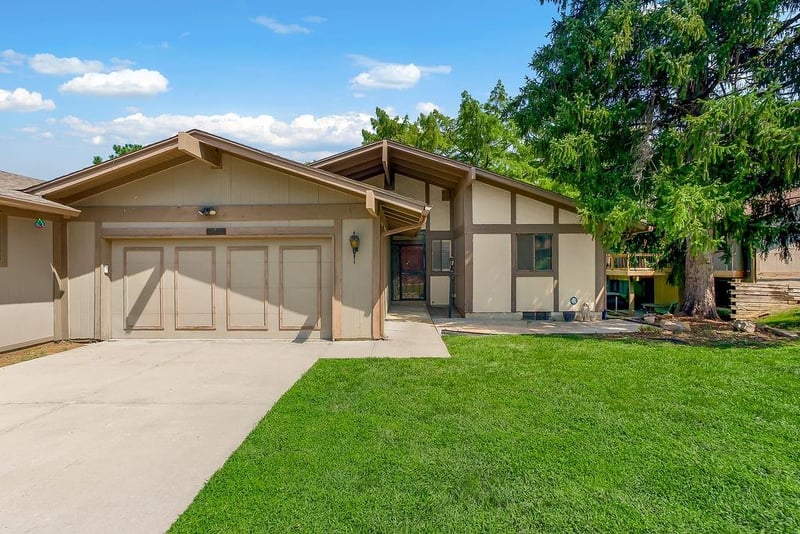 16601 W 133rd St, Olathe, KS 66062