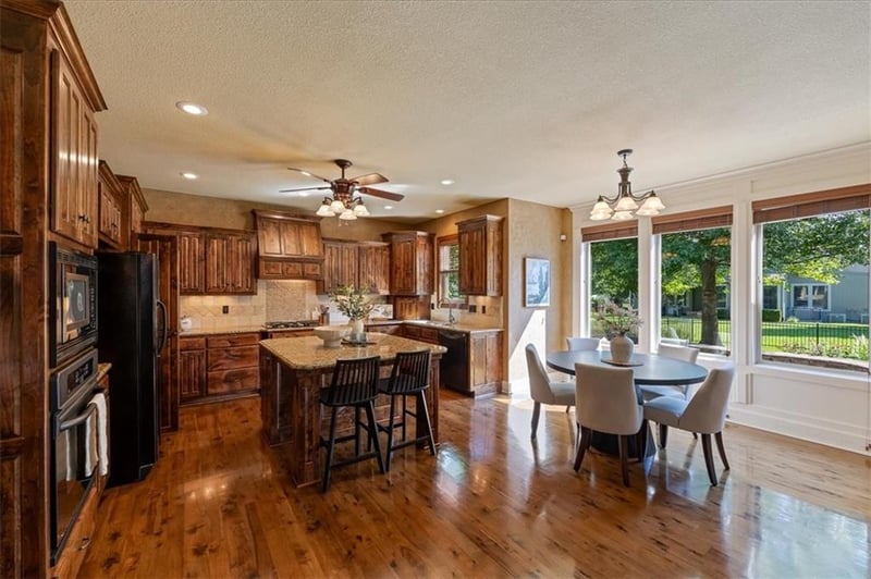 16421 S Woodstone Dr, Olathe, KS 66062