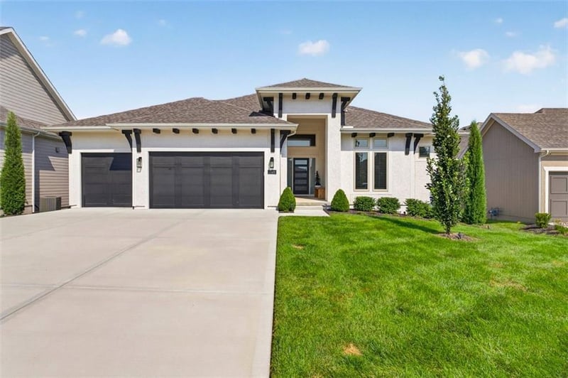17401 Oakshire St, Overland Park, KS 66221