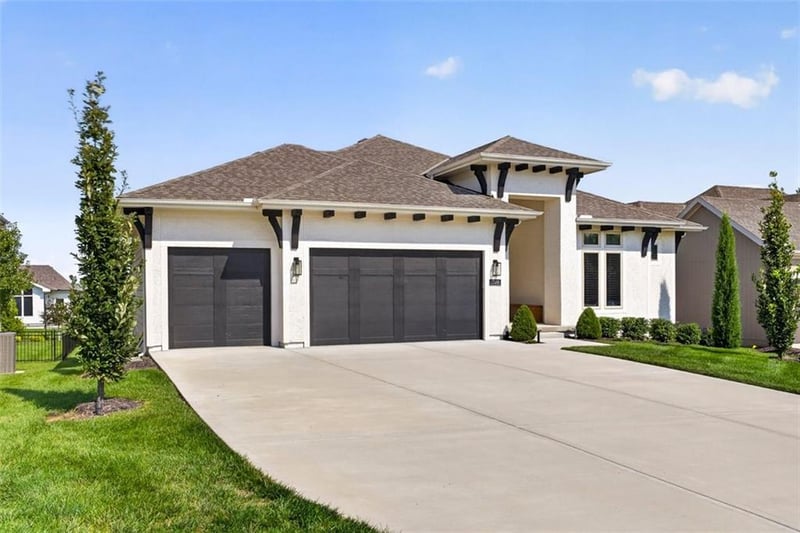 17401 Oakshire St, Overland Park, KS 66221