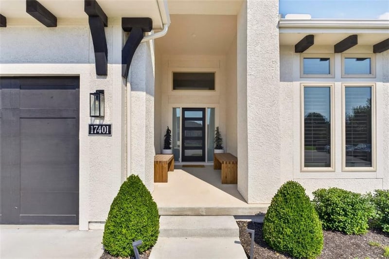 17401 Oakshire St, Overland Park, KS 66221