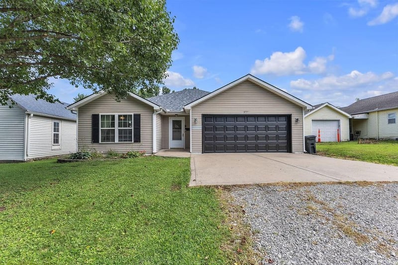 411 E 6th St, Cameron, MO 64429