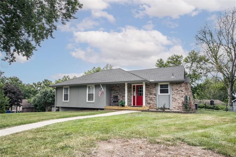 3800 NE Carriage St, Lee's Summit, MO 64064