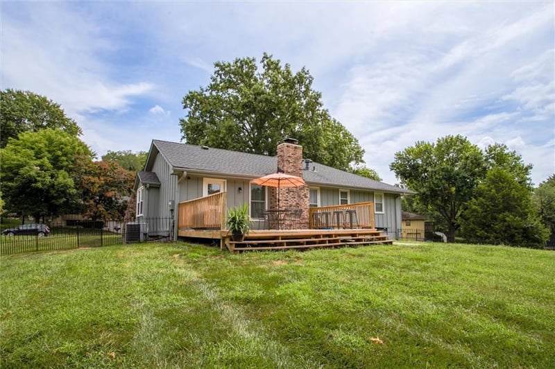 3800 NE Carriage St, Lee's Summit, MO 64064