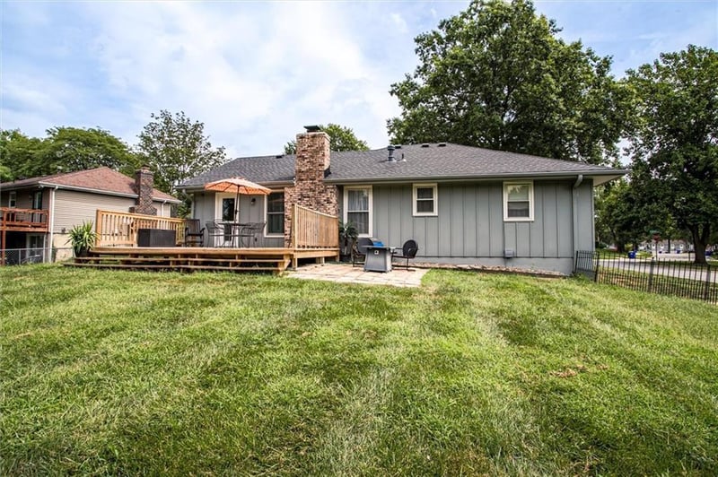 3800 NE Carriage St, Lee's Summit, MO 64064