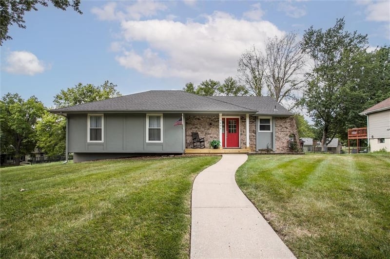 3800 NE Carriage St, Lee's Summit, MO 64064