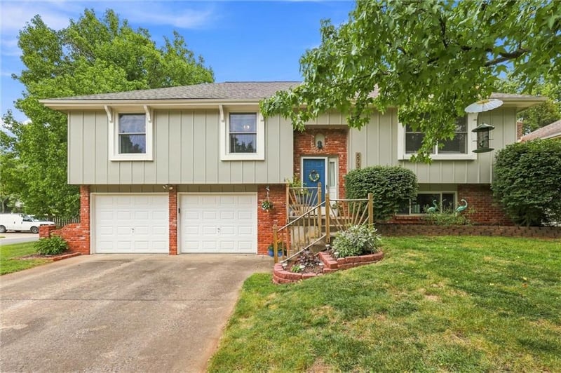 573 E 126th Ter, Olathe, KS 66061