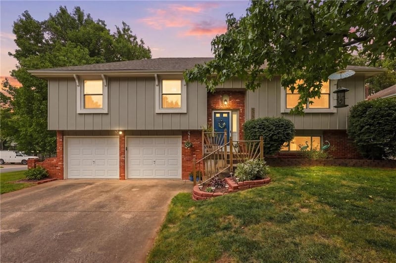 573 E 126th Ter, Olathe, KS 66061