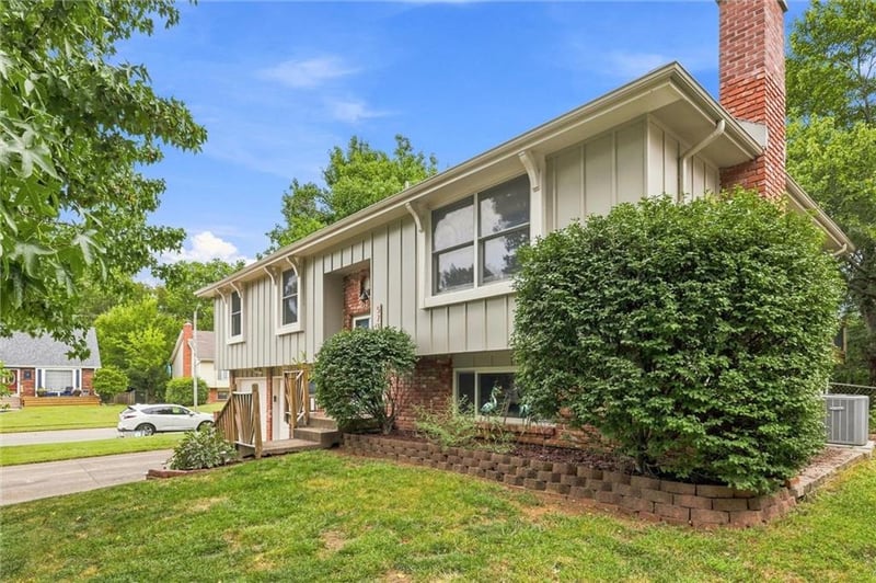 573 E 126th Ter, Olathe, KS 66061