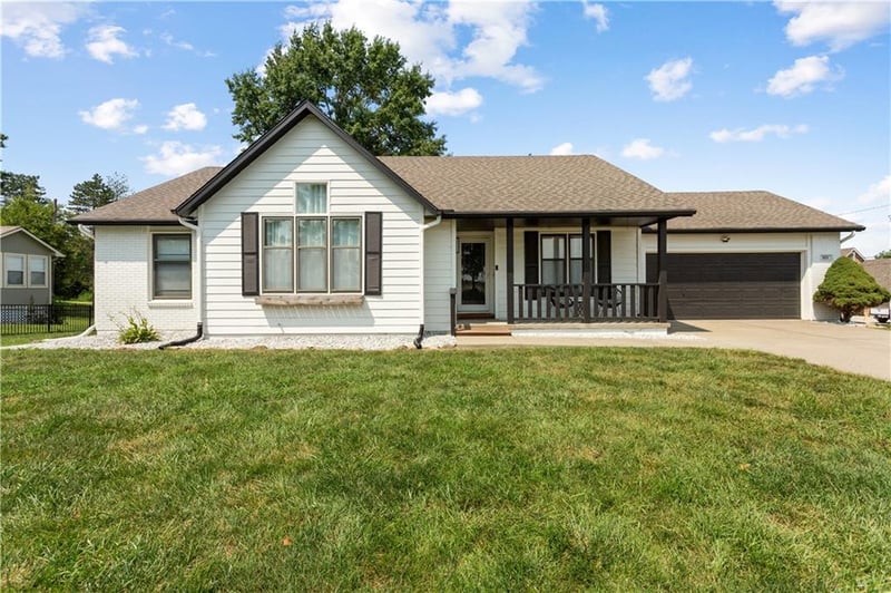 1601 Elm St, Eudora, KS 66025
