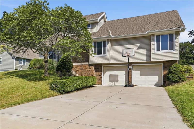 1128 NE Columbus St, Lee's Summit, MO 64086