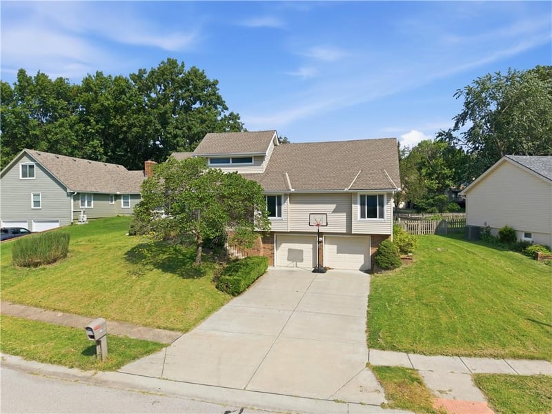 1128 NE Columbus St, Lee's Summit, MO 64086