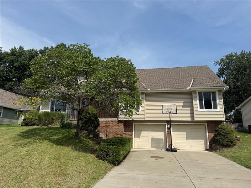 1128 NE Columbus St, Lee's Summit, MO 64086