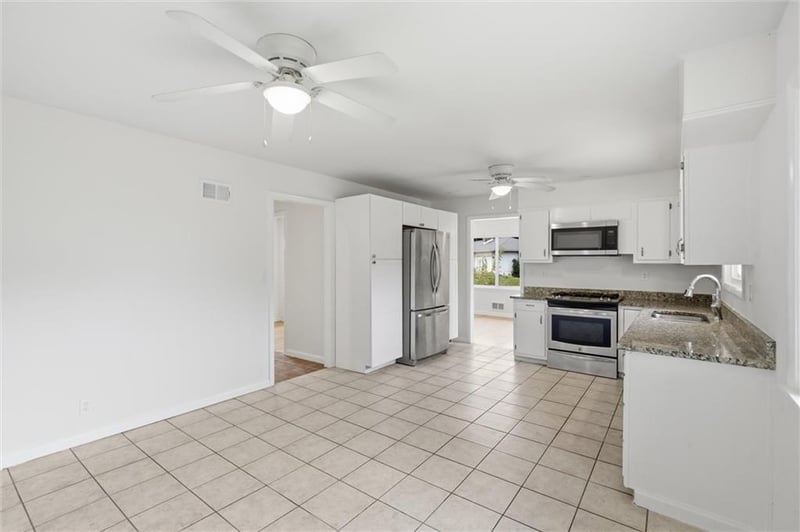 9050 E 84th St, Kansas City, MO 64138