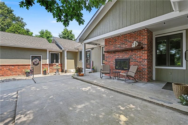 19960 Briar St, Stilwell, KS 66085
