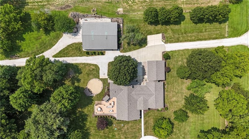 19960 Briar St, Stilwell, KS 66085