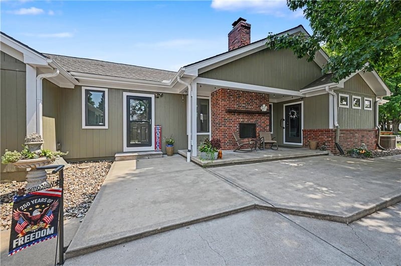 19960 Briar St, Stilwell, KS 66085