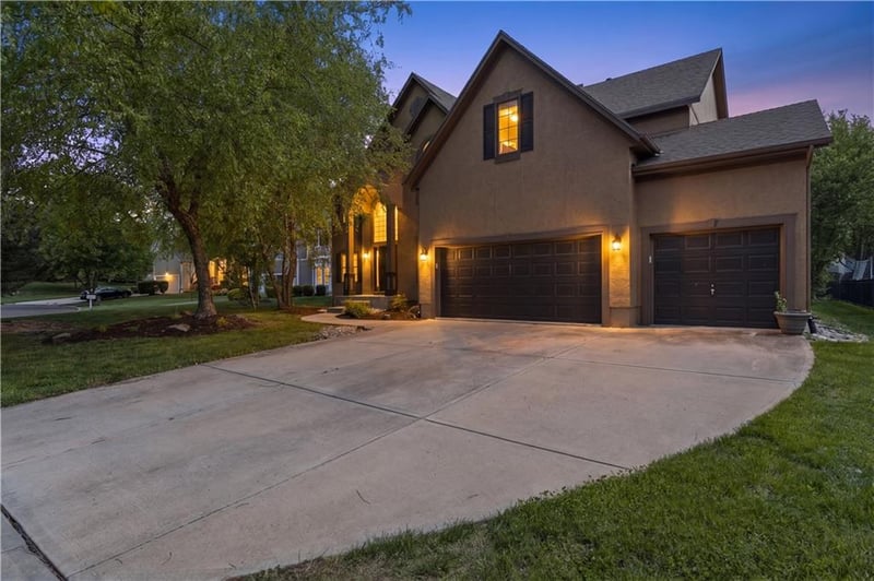 9233 W 143rd Ter, Overland Park, KS 66221