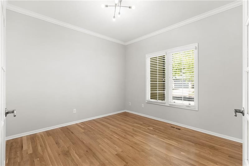 9233 W 143rd Ter, Overland Park, KS 66221
