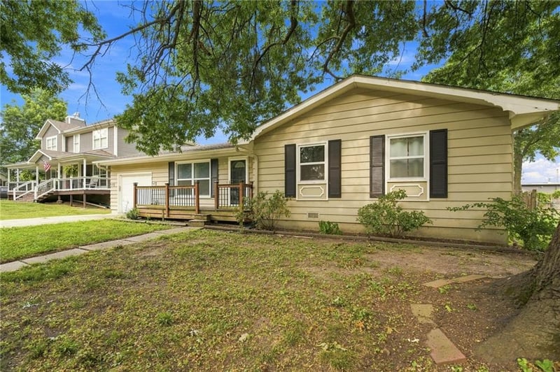505 S Olive St, Louisburg, KS 66053