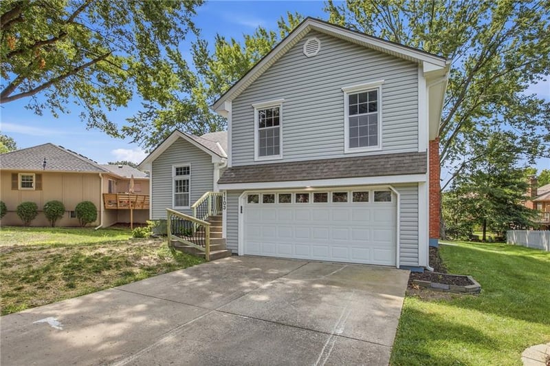 1103 SE 5th Ter, Lee's Summit, MO 64063