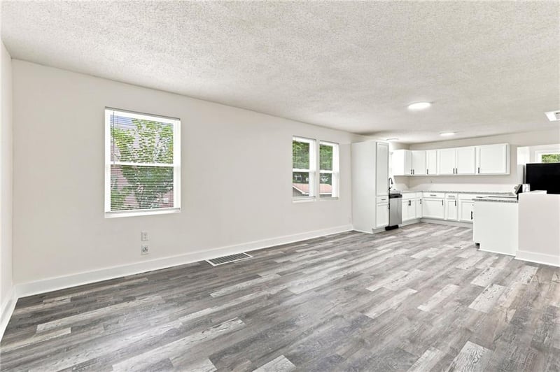 915 Madison St, Leavenworth, KS 66048