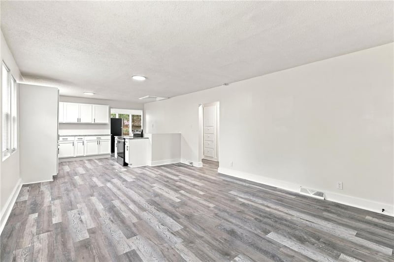 915 Madison St, Leavenworth, KS 66048