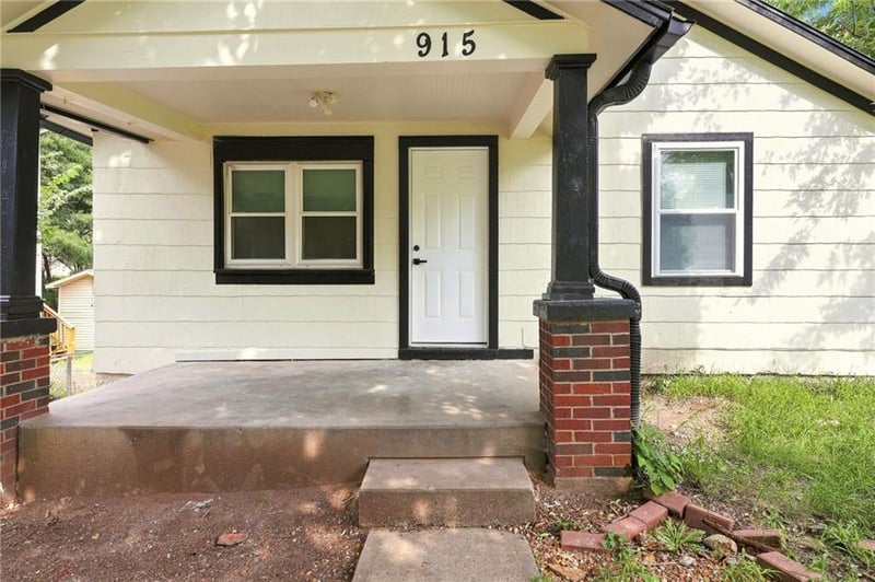 915 Madison St, Leavenworth, KS 66048