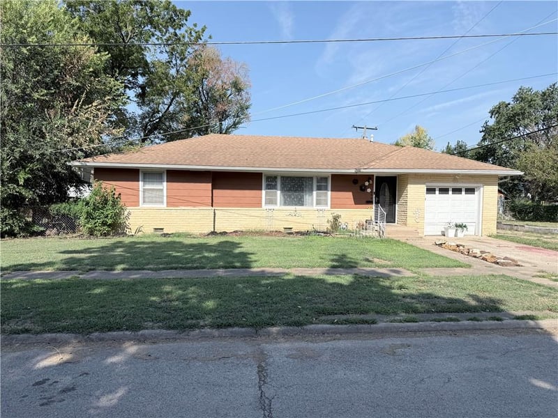 409 N 15th St, Independence, KS 67301