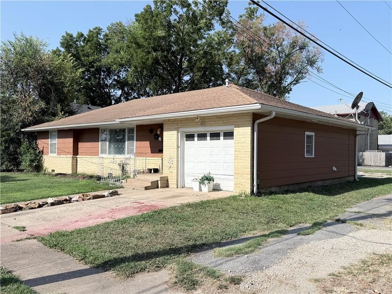 409 N 15th St, Independence, KS 67301