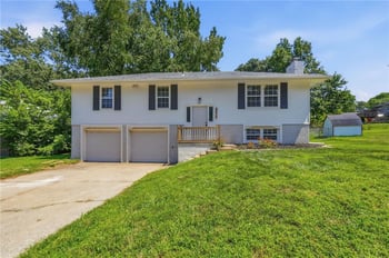 8815 N Grand Ave, Kansas City, MO 64155